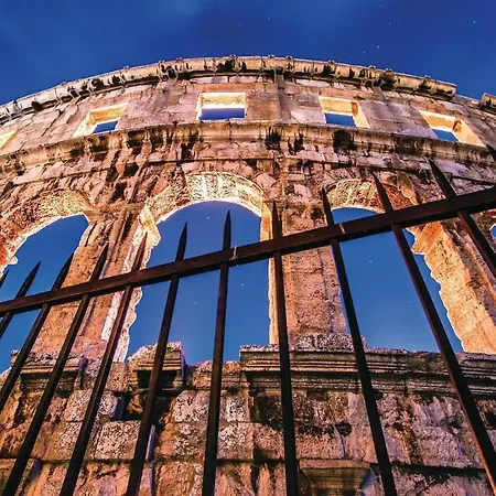 Stunning In With Wifi Apartman Pula