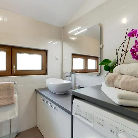 Stunning In With Wifi Apartment