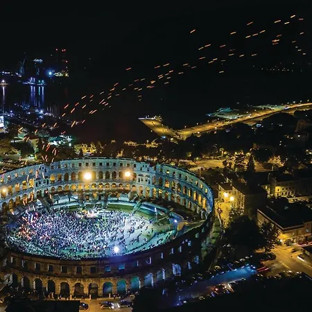 Apartman Stunning In With Wifi Pula