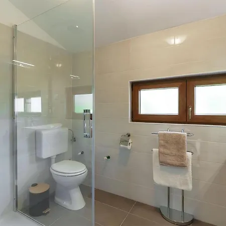 Apartment Stunning In With Wifi Pula